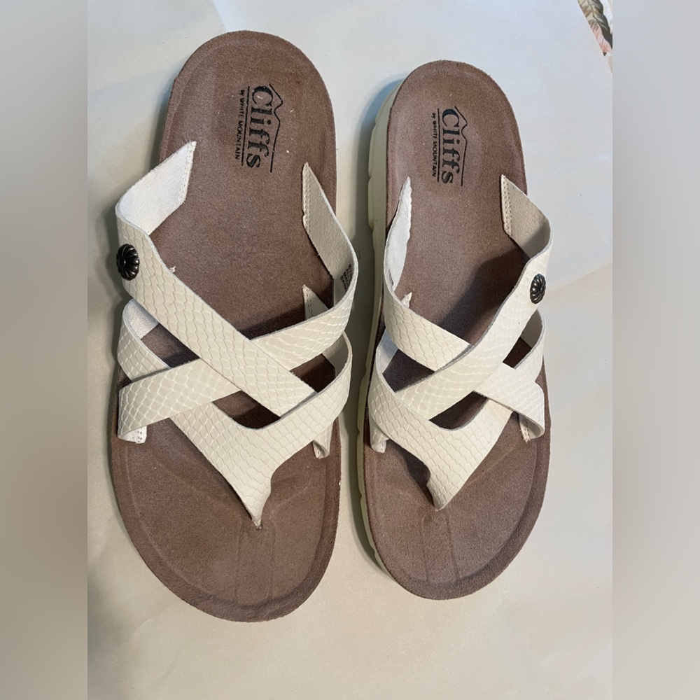 Ladies cliffs sandals by white mountain 8 1/2 med preowned